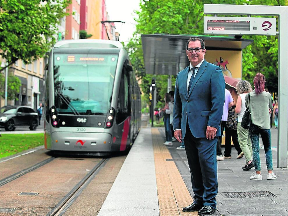 El director de Promoción de la Unión Internacional de Transporte Público, Dionisio González, en Zaragoza.