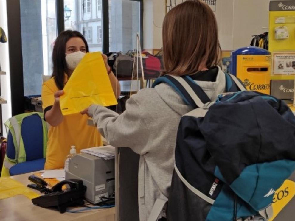 Una oficina de correos.