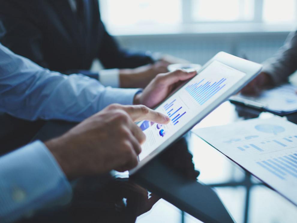 La digitalización facilita la transmisión de información dentro de los diferentes centros de trabajo.