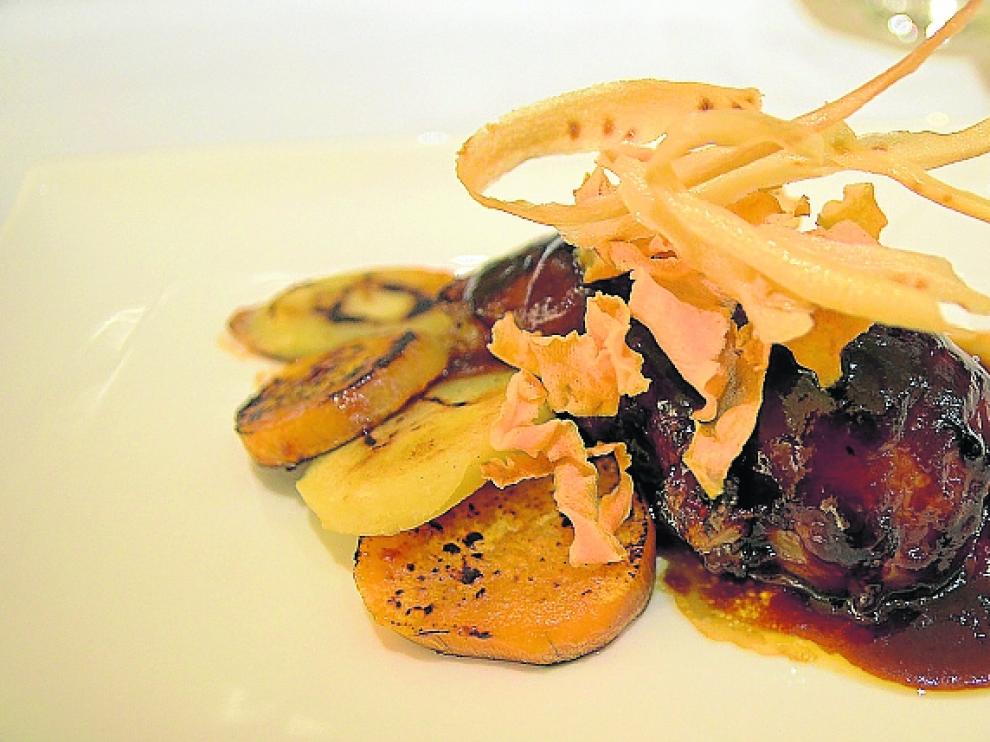 Codillo de cerdo de Teruel con salsa barbacoa oriental