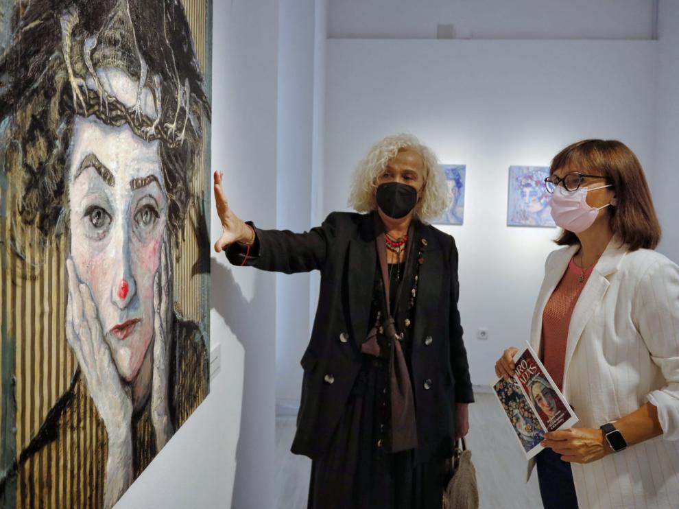 Exposición 'coronadas' en la Sala Juana Francés