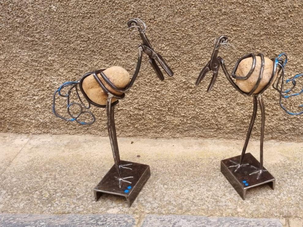 Los premios consisten en esculturas del artista José Azul.