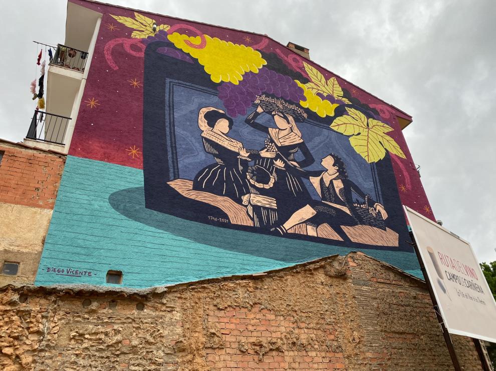 El mural de la vendimia realizado por Diego Vicente luce ya junto a la sede de la DOP Cariñena.