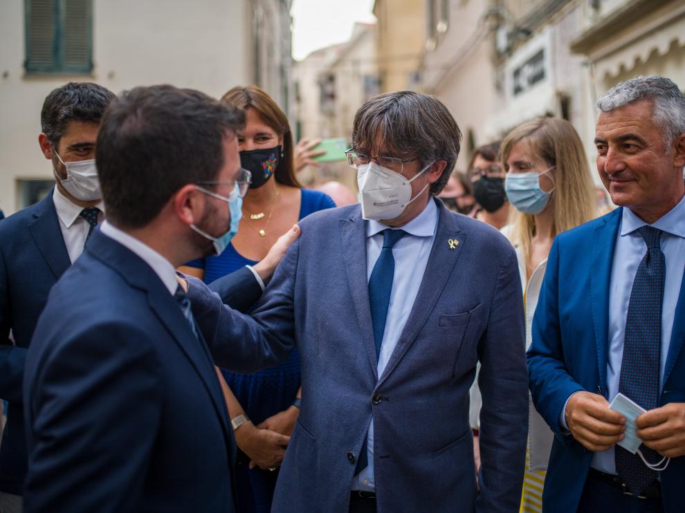 Pere Aragonès saludando a Carles Puigdemont