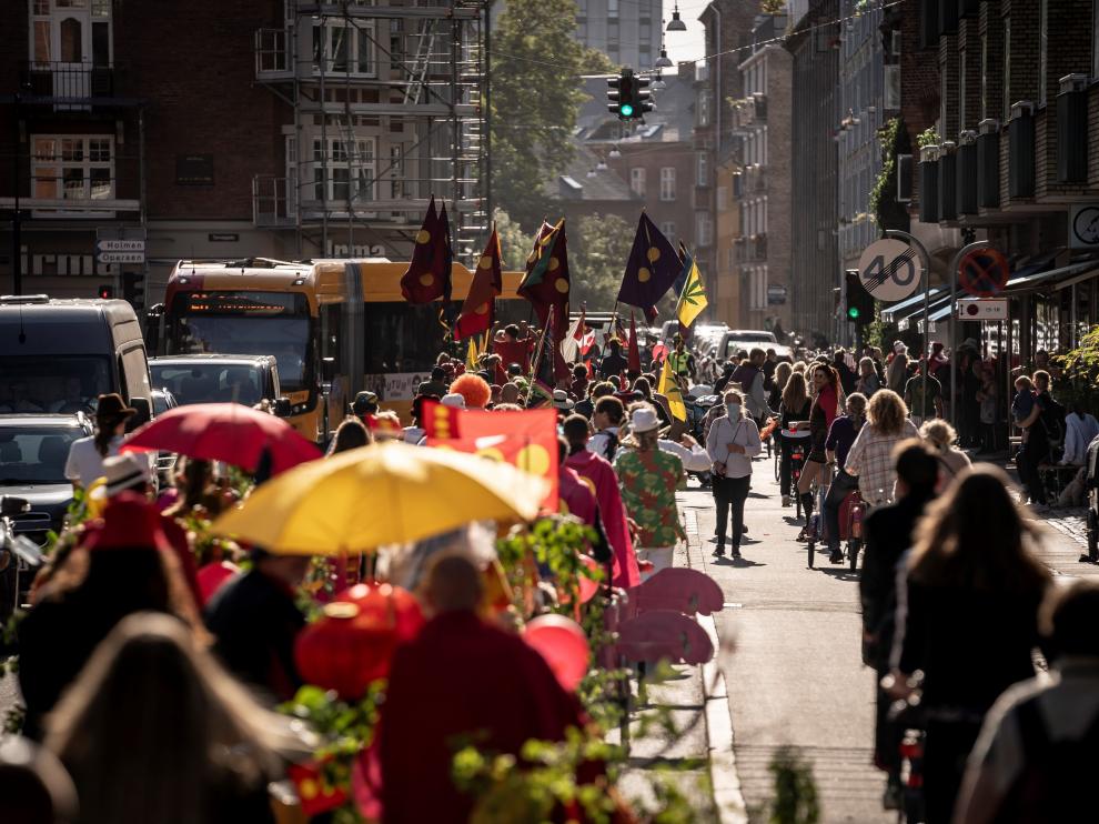 Desfile por una calle de Christiania para conmemorar, este domingo 26 de septiembre, el 50 aniversario de su creación. DENMARK COPENHAGEN CHRISTIANIA ANNIVERSARY