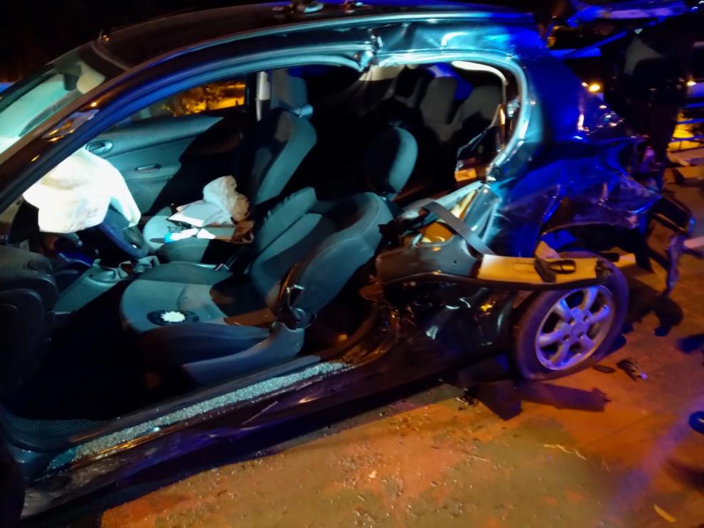 Estado en el que quedó el coche del que tuvo que ser excarcelado el piloto en Ronda Hispanidad.