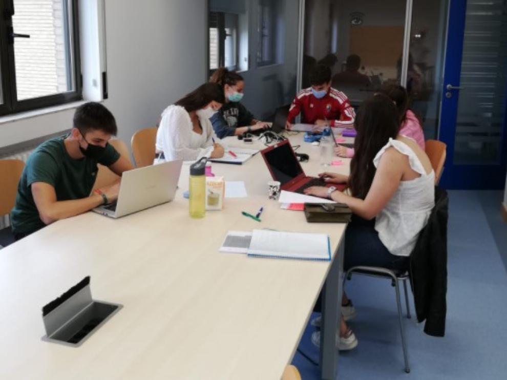 Estudiantes en una residencia del Gobierno de Aragón.