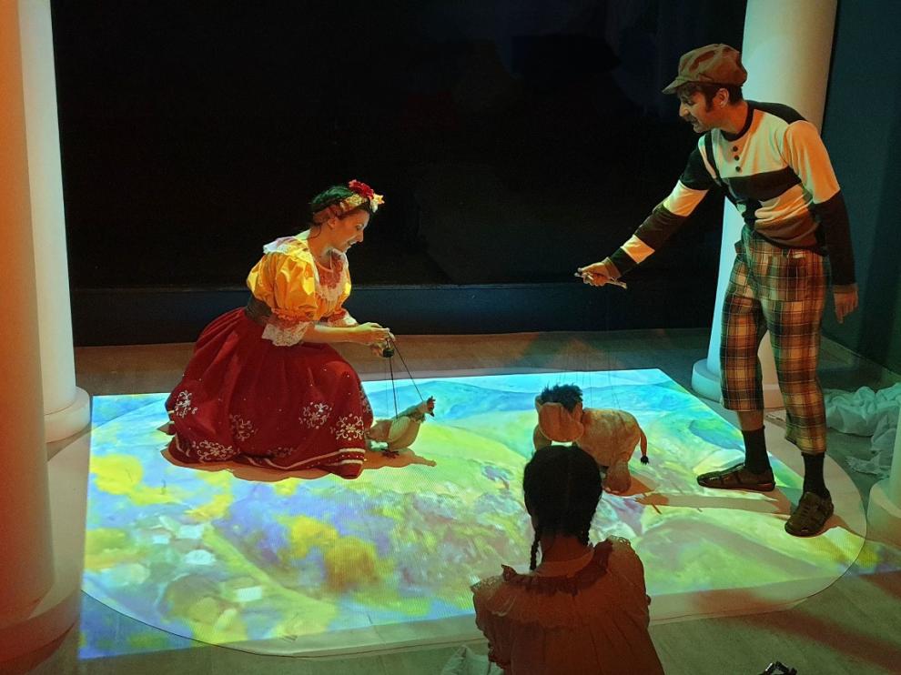 Un momento de la representación de la obra 'Frida, la niña que quería pintar'