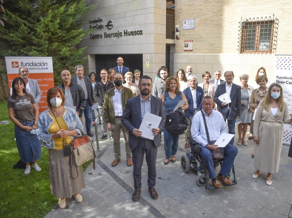 Acto de entrega de proyectos sociales en Huesca por parte de las fundaciones de Ibercaja y CAI.