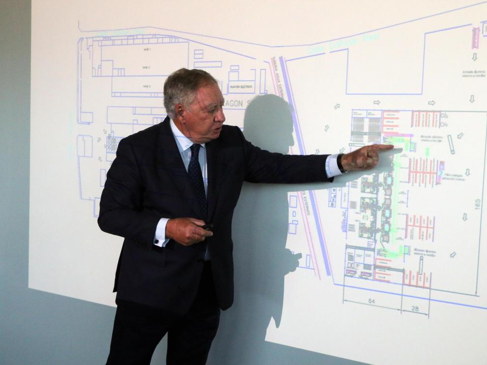 Clemente González explica el proyecto de ampliación de la planta de Sabiñánigo.