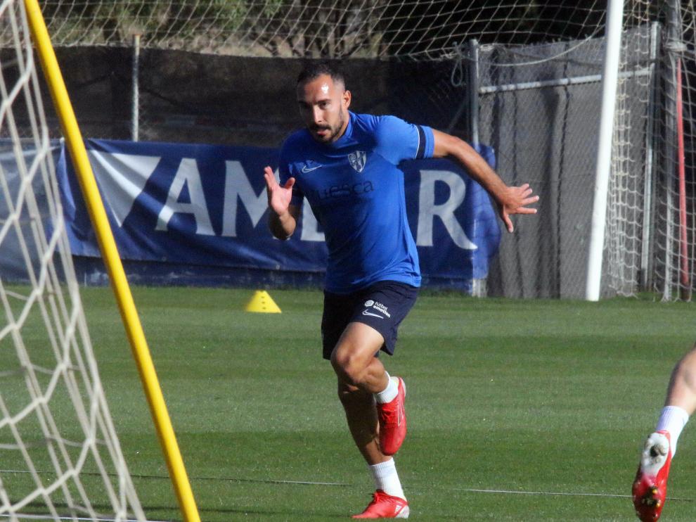 David Ferreiro, durante el entrenamiento de este lunes de la SD Huesca.