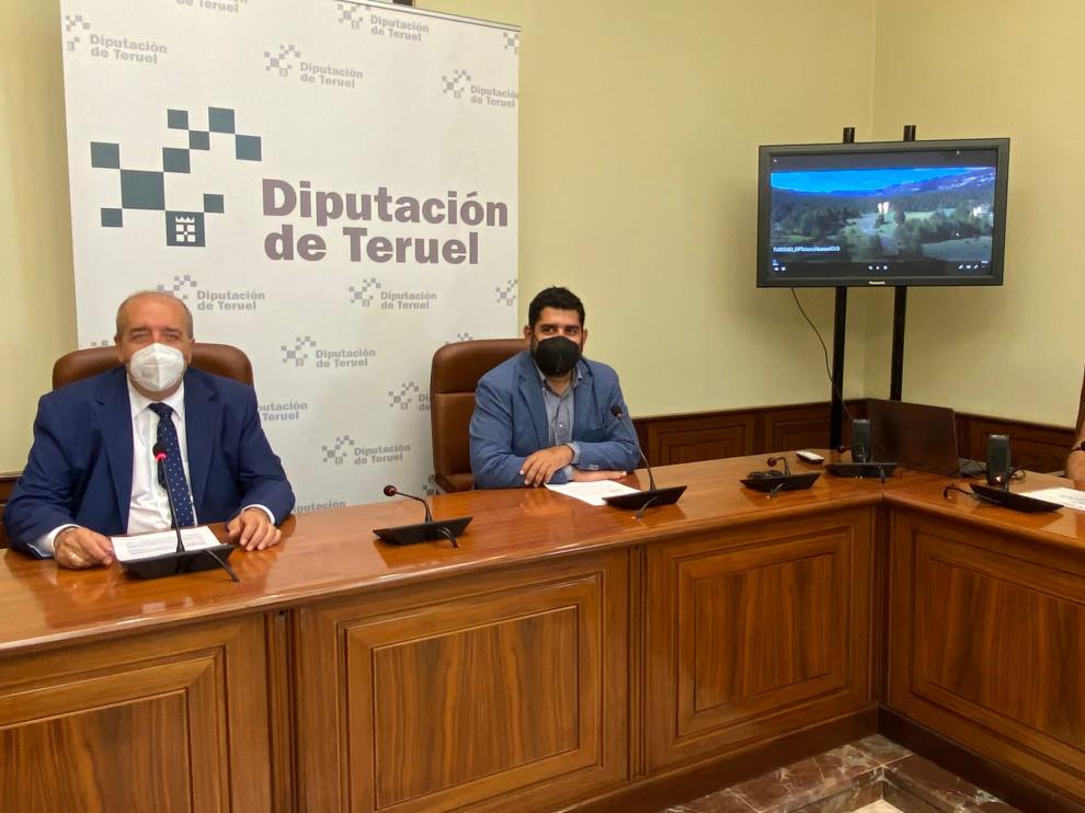 Manuel Rando, primero por la izquierda, con Riego Piñeiro, durante la presentación de la campaña.