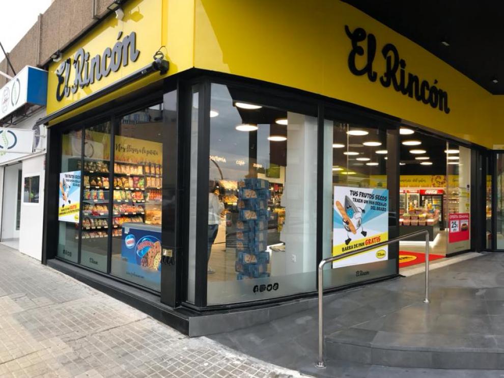 Exterior de la nueva tienda ubicada en Vía Univérsitas.