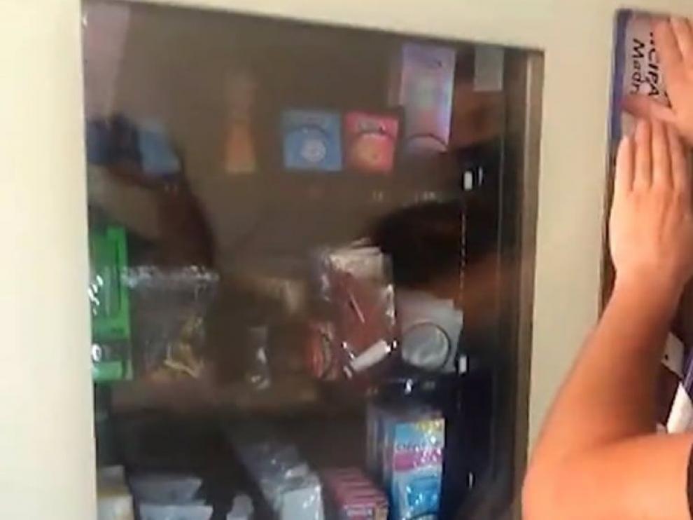 Precintada una máquina de vending que vendía fármacos en Madrid.