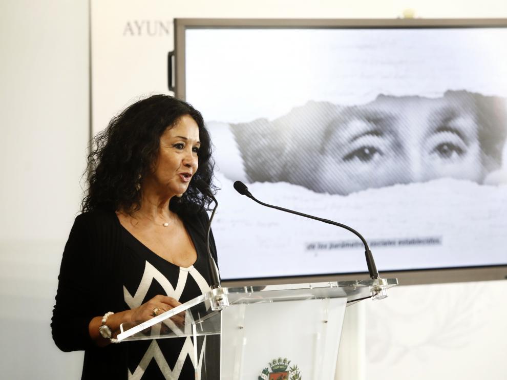 Magdalena Lasala en la presentación de su nuevo libro sobre las mujeres aragonesas.
