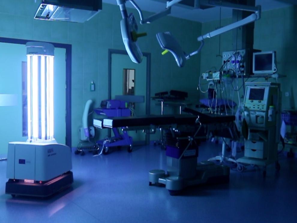 Uno de los robots desinfectantes, como el que trabaja en el hospital San Juan de Dios de Zaragoza.