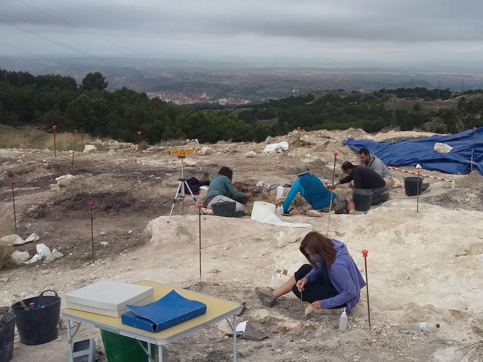 Vista general de la excavación en el yacimiento paleontológico La Gloria 4 (Teruel).