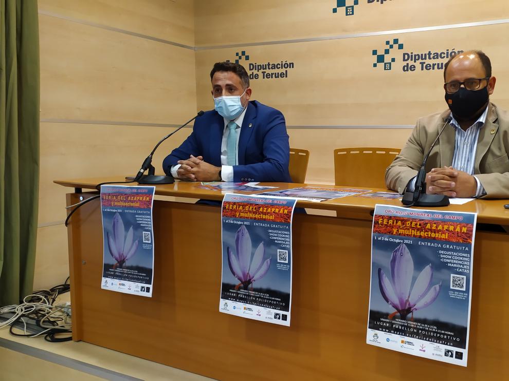 El alcalde de Monreal, Carlos Redón, a la izquierda, con el vicepresidente de la Diputación, Alberto Izquierdo.