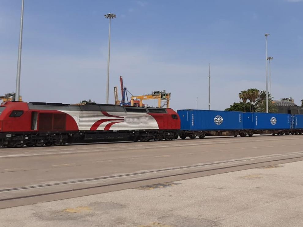 Uno de los trenes de CSP Iberian Raíl Services, en la terminal del puerto de Valencia.
