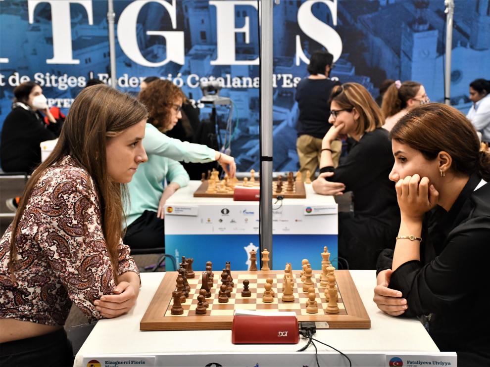 María Eizaguerri, a la izquierda, en la ronda quinta de la fase de grupos del Mundial