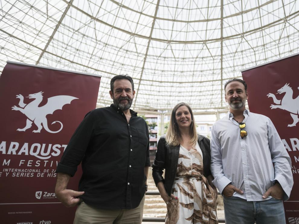 Enrique García, Virginia DeMorata y Dylan Moreno, en la presentación.