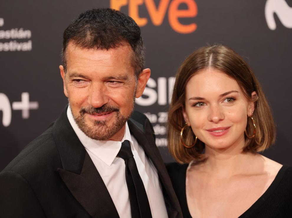 Antonio Banderas y su hija Stella, en la gala de apertura del Festival de San Sebastián 2021.