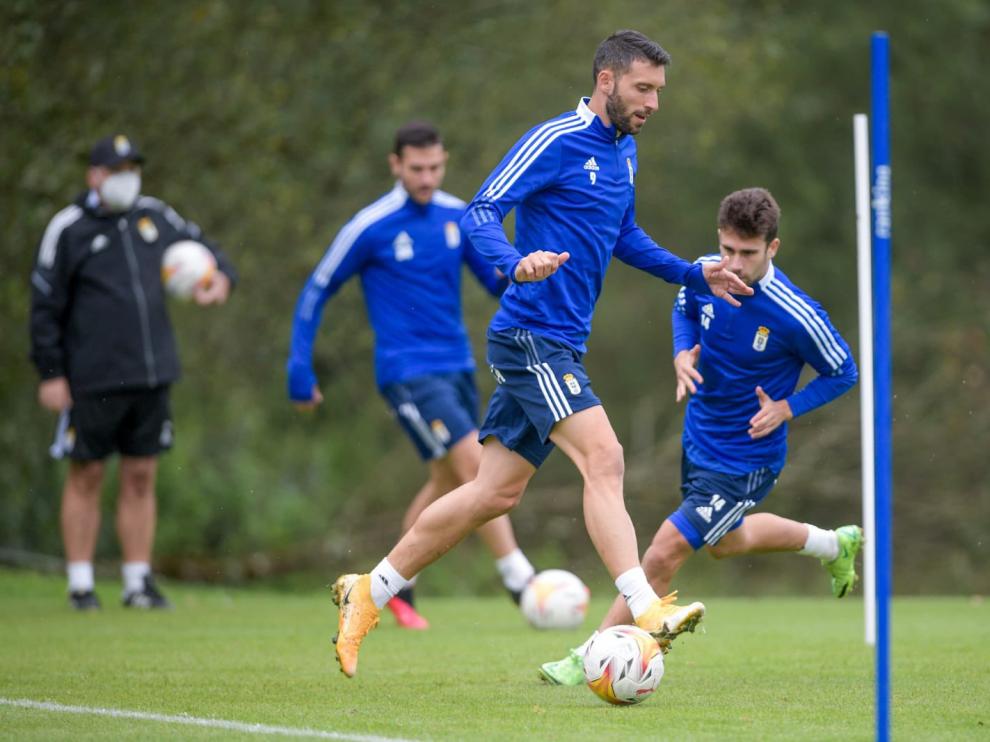 Borja Bastón, en un entrenamiento con el Oviedo.