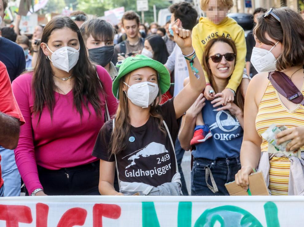 Greta Thunberg encabeza una manifestación de 50.000 jóvenes en Milán durante un nuevo acto de los 'Fridays For Future' (Viernes para el futuro)