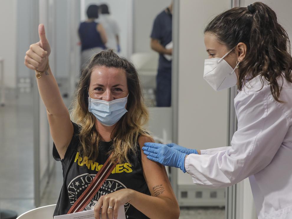 Vacunar a los jóvenes y menores de 40 es ahora el reto ya que el porcentaje de vacunas puestas en estos rangos de edad es menor