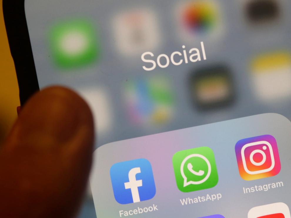 Facebook services, apps down for tens of thousands worldwide