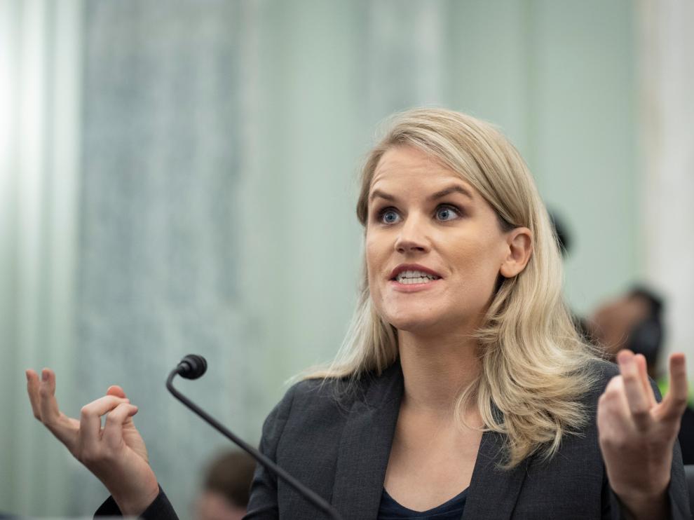 Frances Haugen, exempleada de Facebook, declara ante el subcomité de Protección al Consumidor, Seguridad de Productos y de Datos del Senado de Estados Unidos.