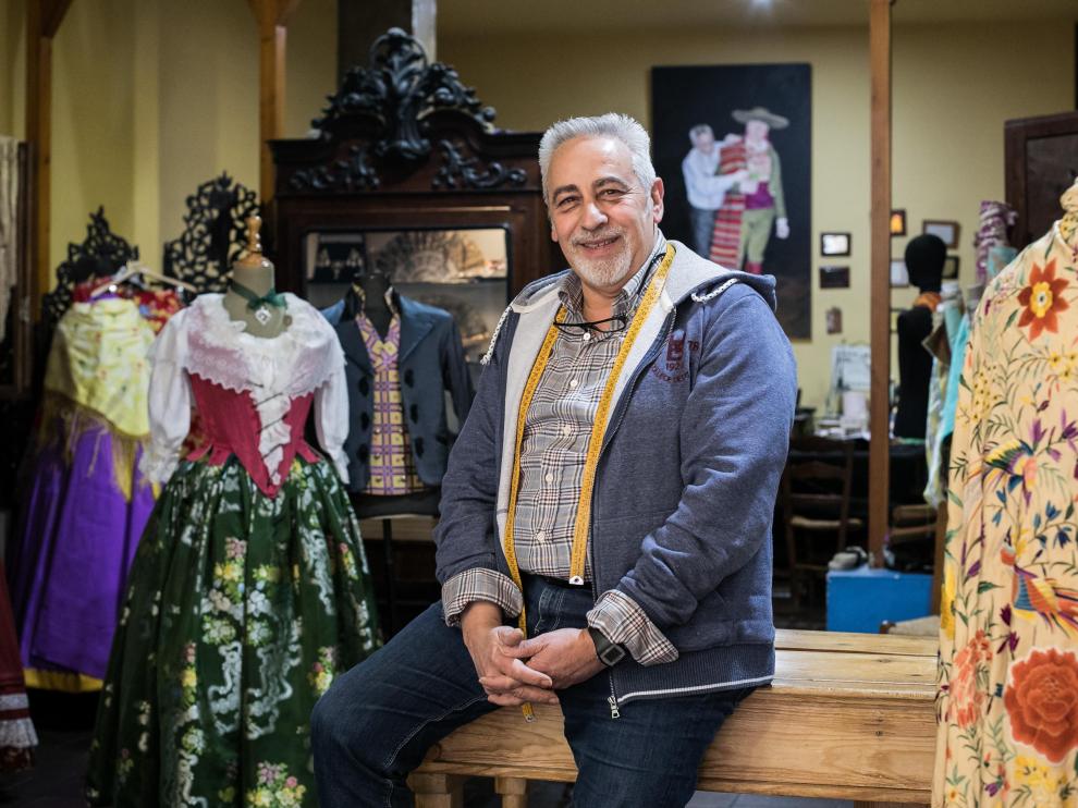 Miguel Ángel Lahoz en El Bancal, su tienda de la zaragozana calle de San Andrés.