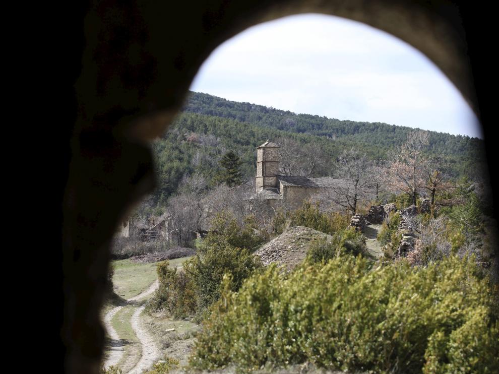 La iglesia de Santa Eulalia de Susín, se enmarca en un entorno de gran belleza