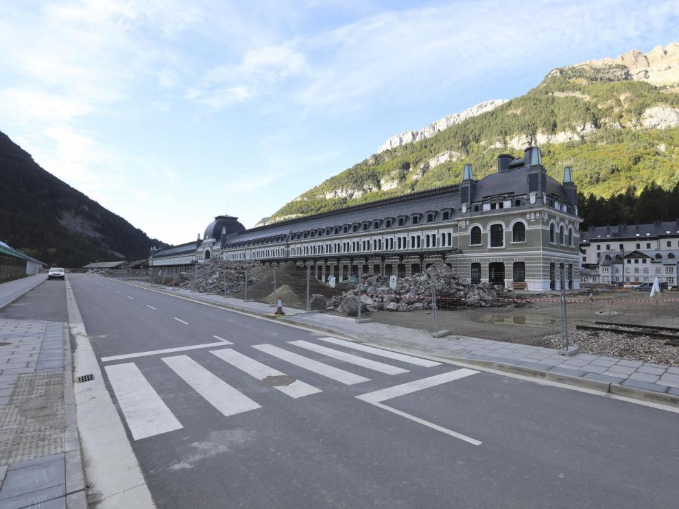 Vial que rodeará la estación, bautizado con el nombre del paseo del Ferrocarril.