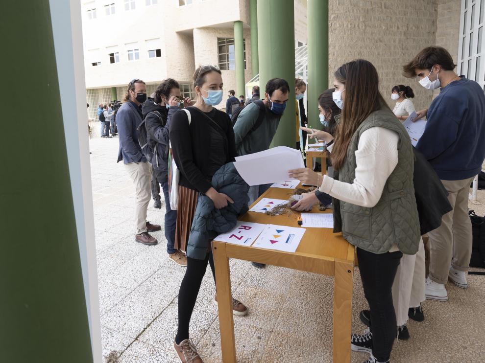 Acreditaciones durante el arranque del Congreso Internacional sobre Economía Social celebrado en Teruel.