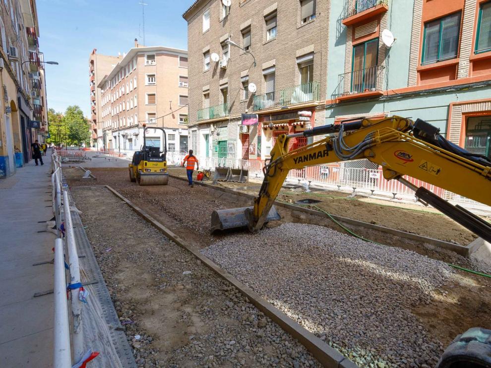 Imagen de las obras de renovación de la calle Santiago Lapuente.