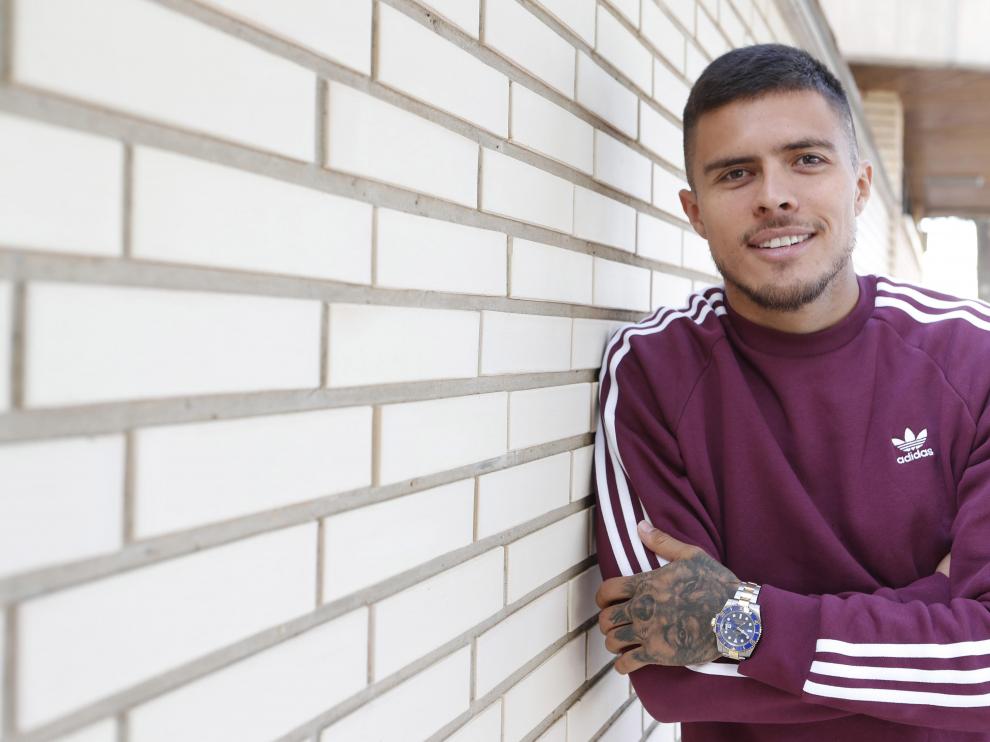 Juanjo Narváez posa en la Ciudad Deportiva del Real Zaragoza.