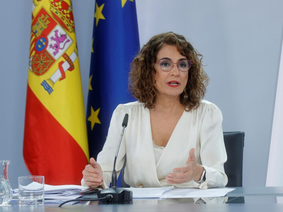 La ministra de Hacienda, María Jesús Montero, participa en la rueda de prensa posterior al Consejo de Ministros extraordinario, en el que se ha aprobado el proyecto de Presupuestos Generales del Estado para 2022.