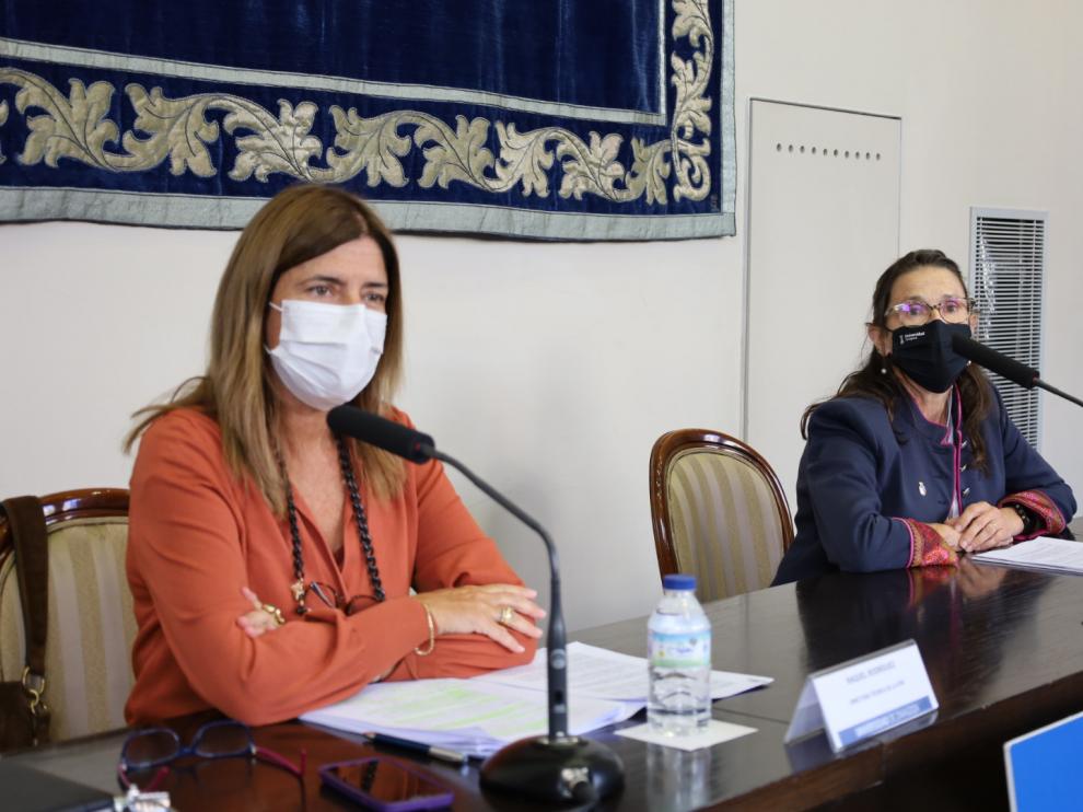 Raquel Rodríguez y Gloria Cuenca durante la presentación de los resultados de la Universidad de Zaragoza.