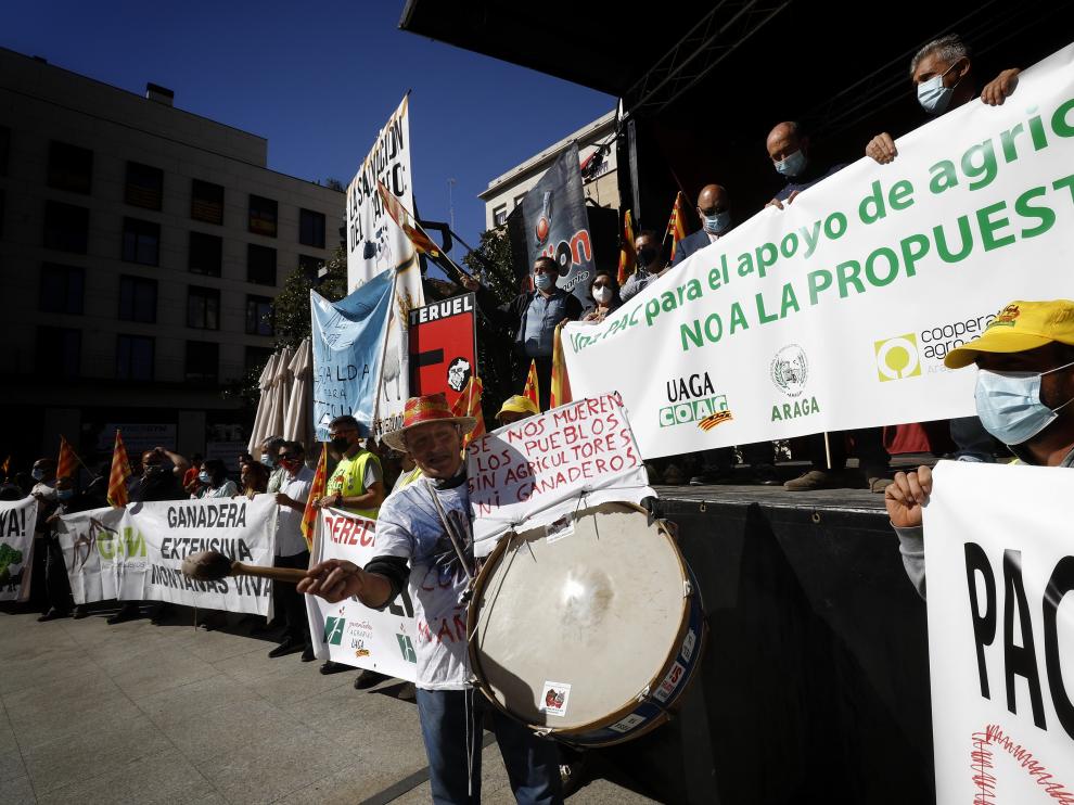 Protesta de agricultores y ganaderos por una PAC profesional