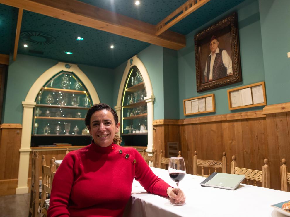 Elisa Navascués, en La Rinconada de Lorenzo, donde nunca falta el ternasco al horno.