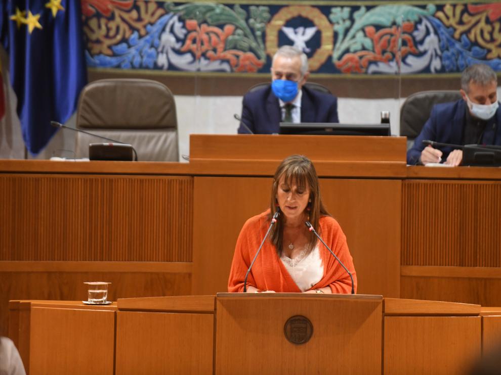 La consejera de Sanidad, Sira Repollés, en las Cortes de Aragón