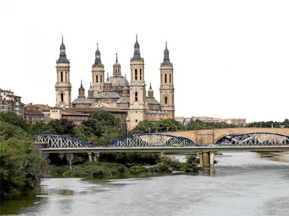 Vista de la Basílica del Pilar, el puente de Piedra y el de Hierro.
