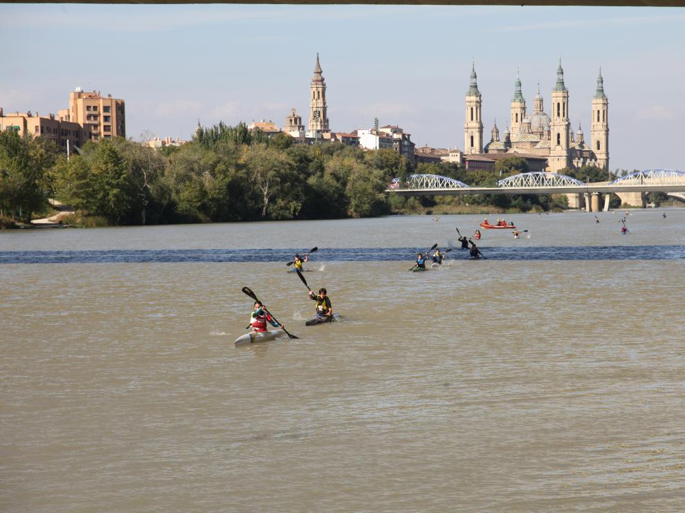 Trofeo Ibercaja Ciudad de Zaragoza celebrado este domingo en el río Ebro.