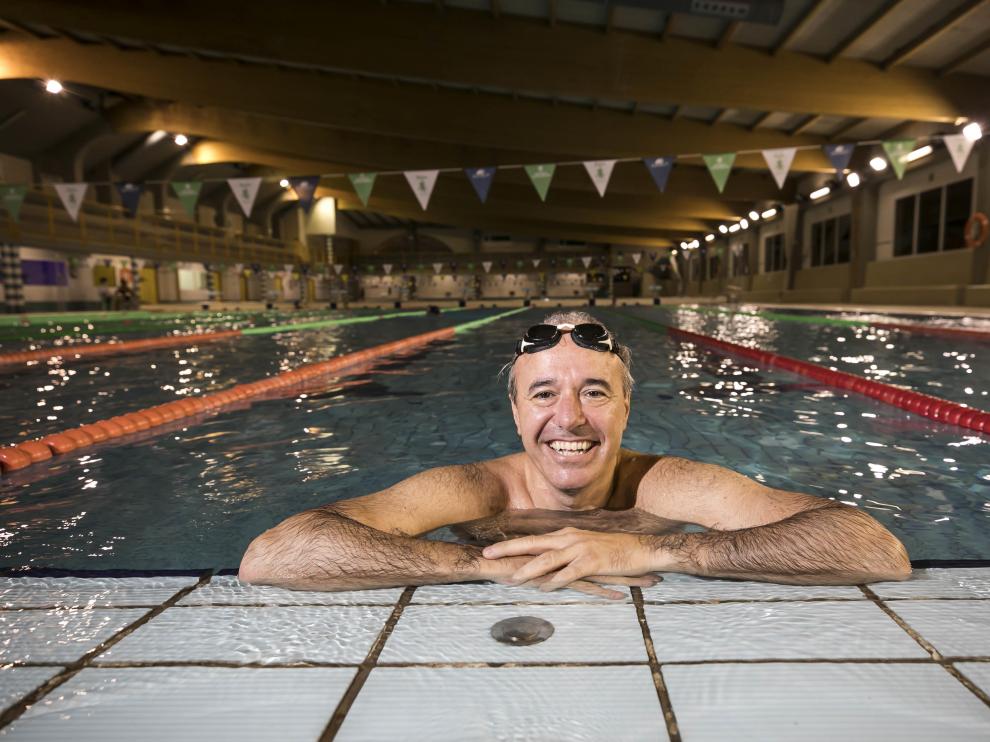 Jorge Azcón, en la piscina del Stadium Casablanca.