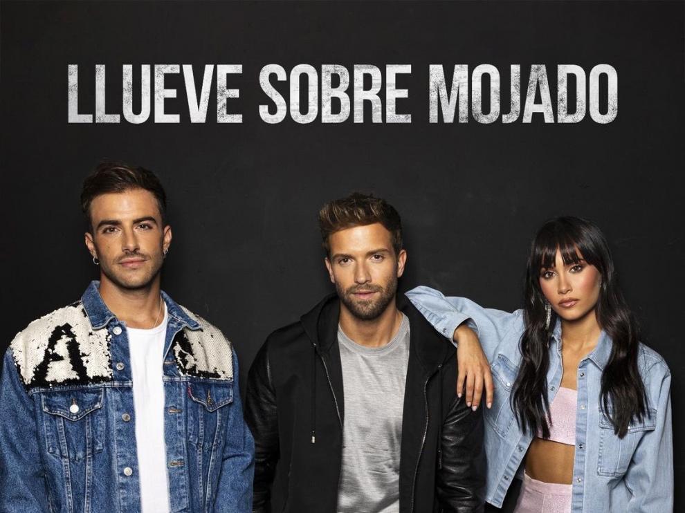 La imagen promocional de la canción 'Llueve sobre mojado'.
