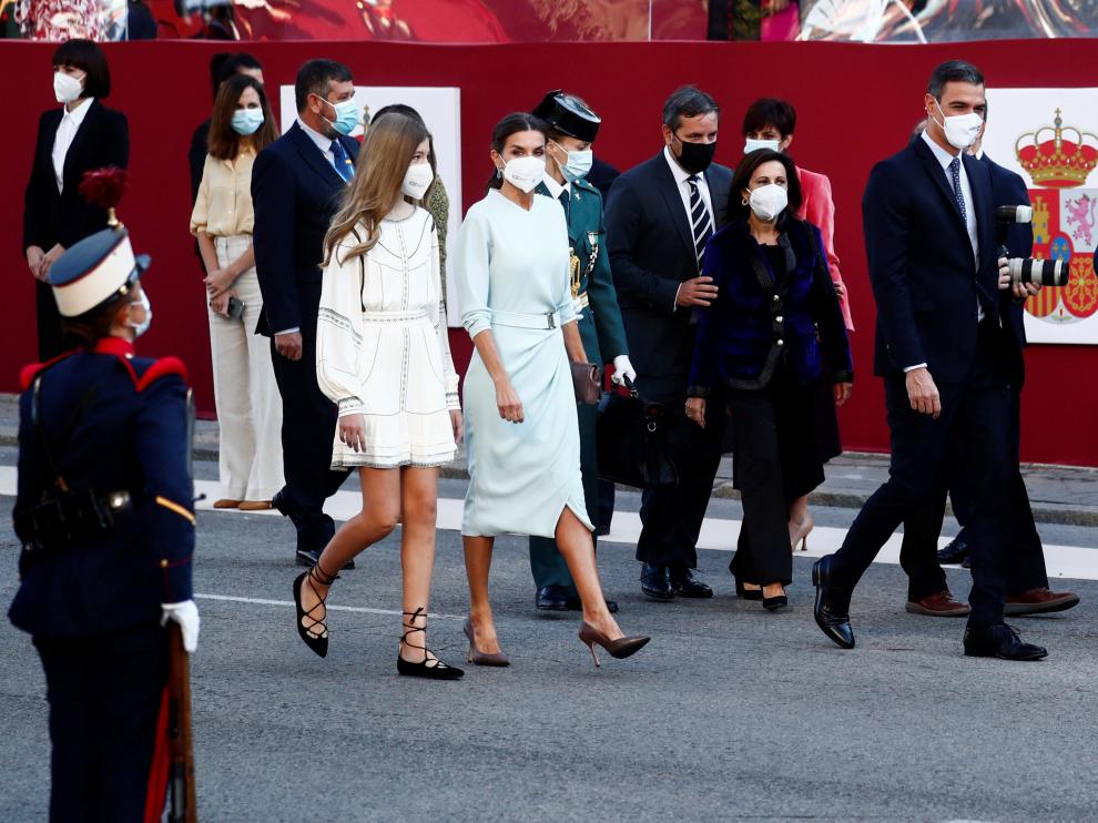 La Reina Letizia, vestida de María Barragán, con la infanta Sofía.