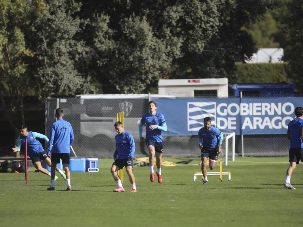 La SD Huesca se ejercitó este martes tras el derbi con el Real Zaragoza.