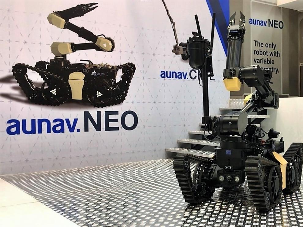 El robot aunav.Neo en su expositor de Idex 2021.