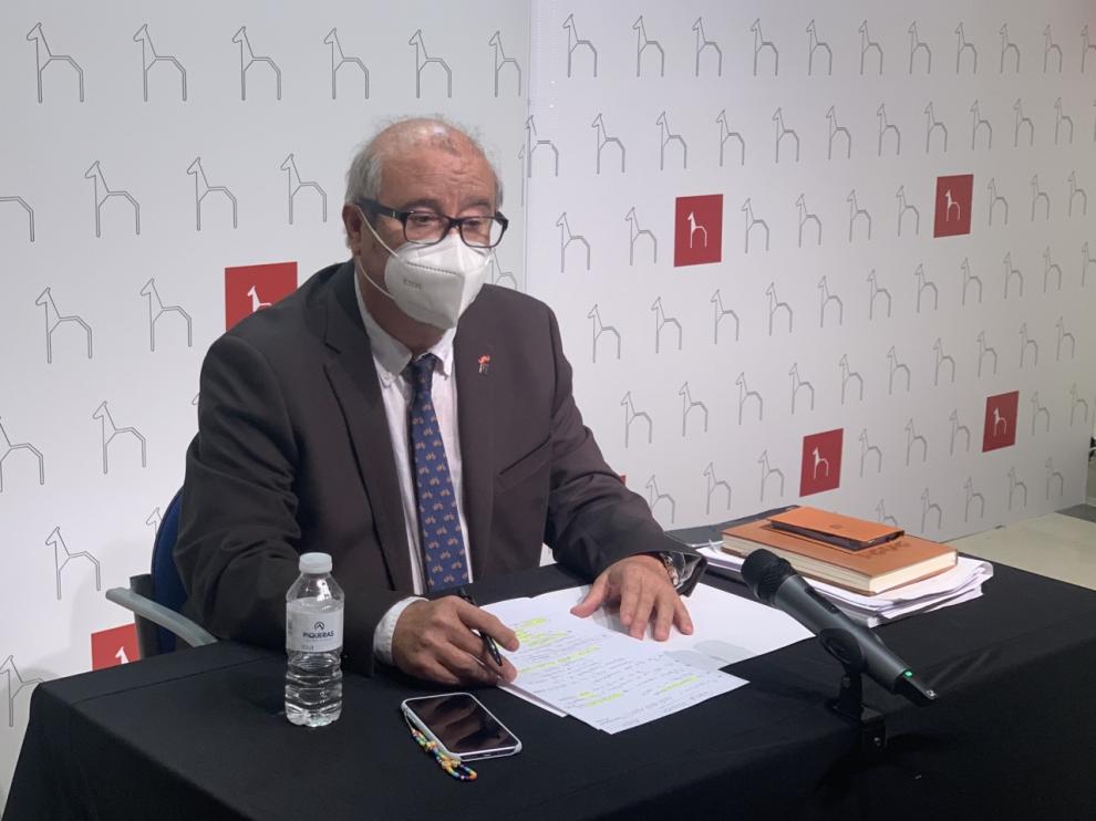 El concejal de Hacienda, José María Romance, ha explicado este viernes el dictamen de la comisión sobre las ordenanzas fiscales de Huesca.